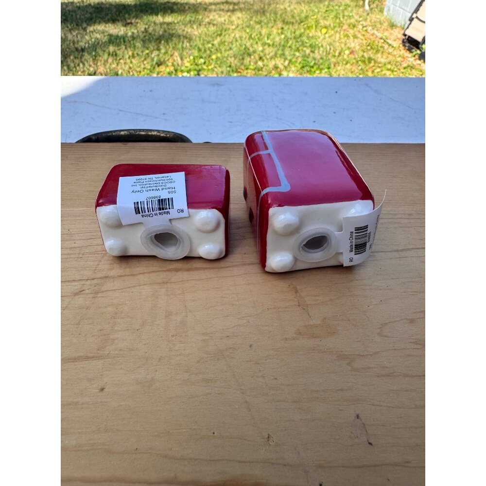 Cracker Barrel Retro Red Refrigerator Microwave Salt Pepper Shakers - Picture 5 of 6